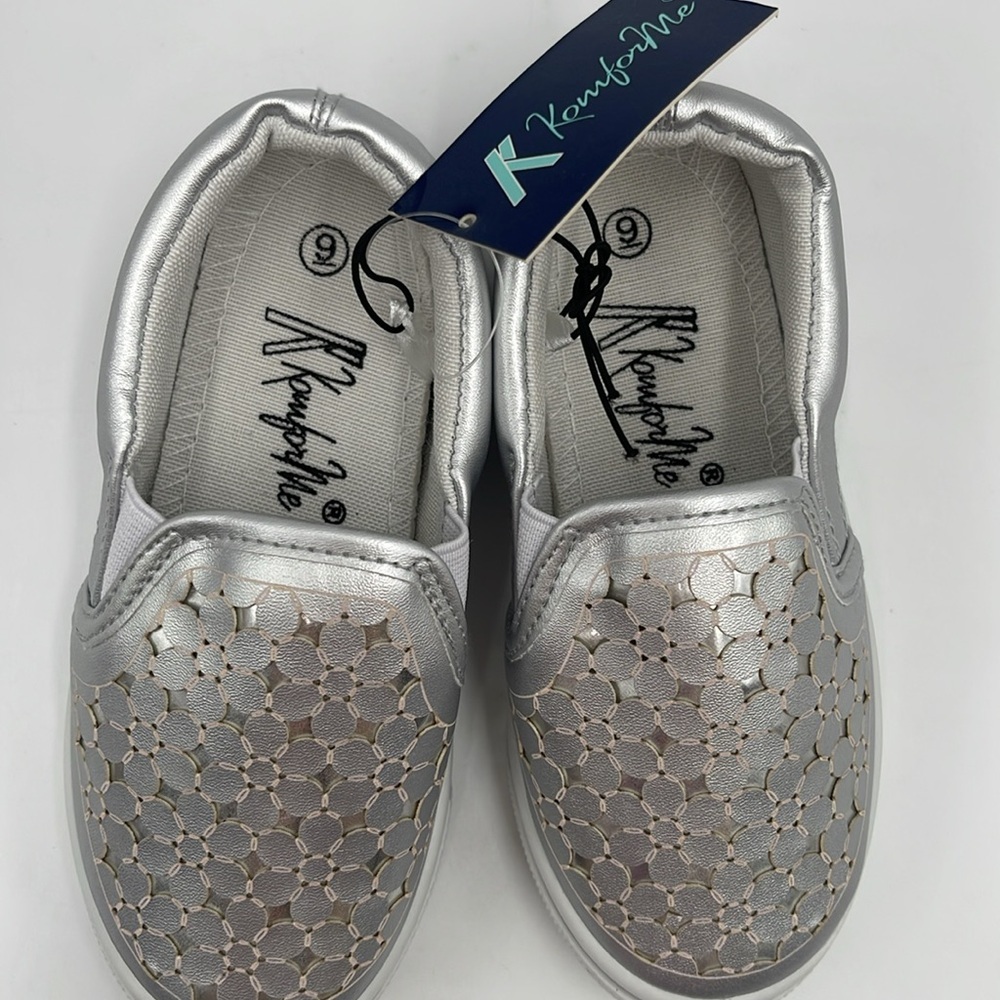 NWT KomfortMe Casual Silver Sneakers size 9 - Picture 5 of 8